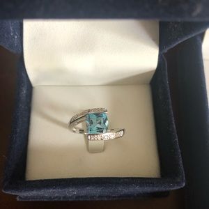 10kt whitegold topaz ring